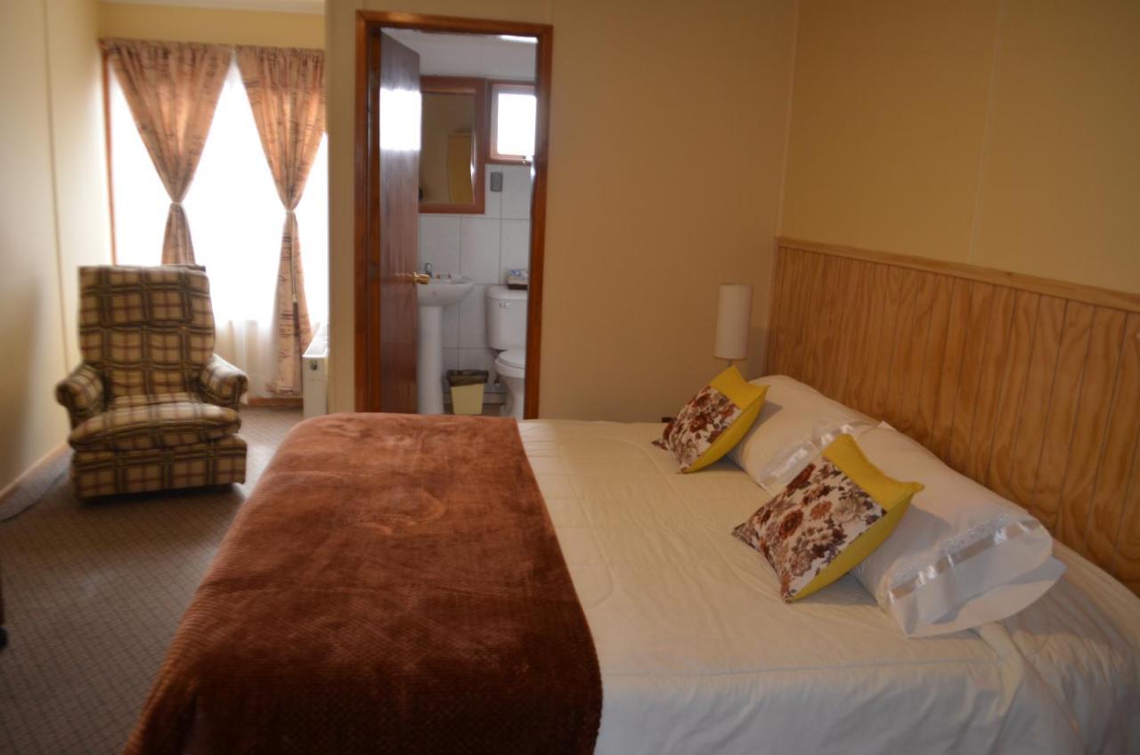 Hostal Los Pinos Puerto Natales Bagian luar foto