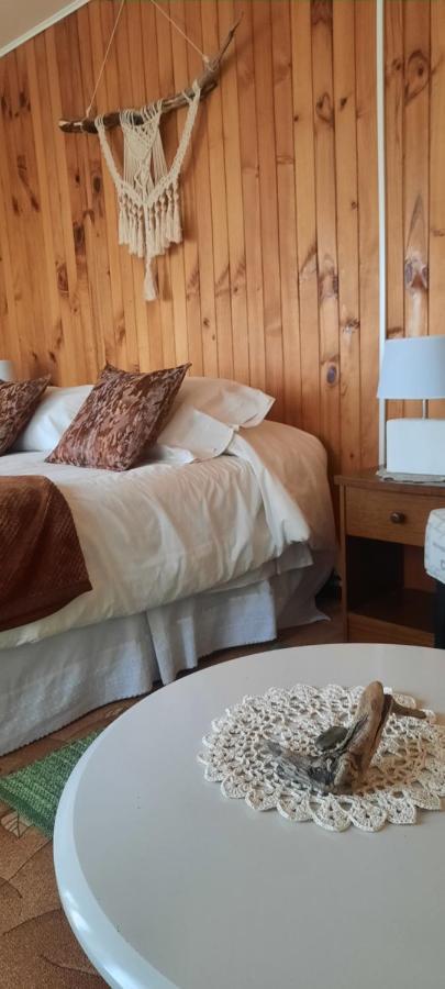 Hostal Los Pinos Puerto Natales Bagian luar foto
