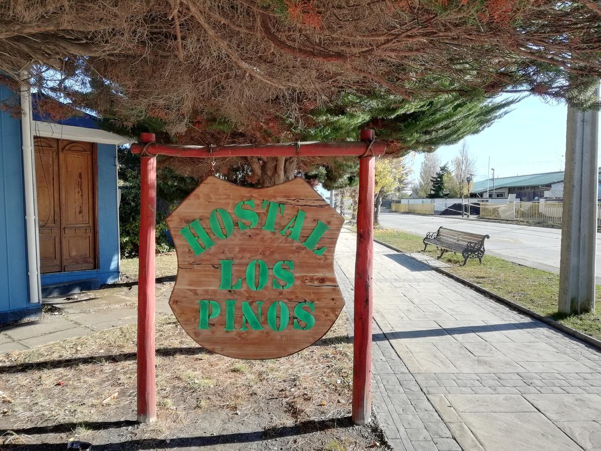 Hostal Los Pinos Puerto Natales Bagian luar foto
