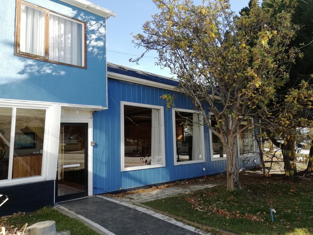 Hostal Los Pinos Puerto Natales Bagian luar foto